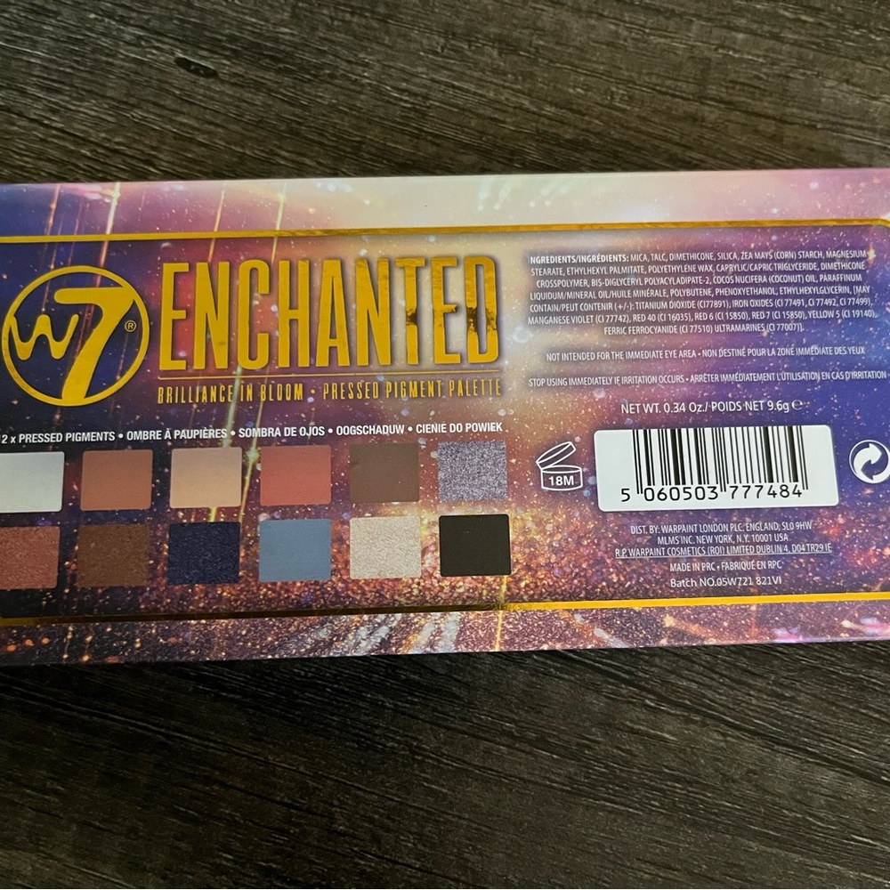 Eyeshadow Palette with Mirror - Assorted Colors - Picture 3 of 3